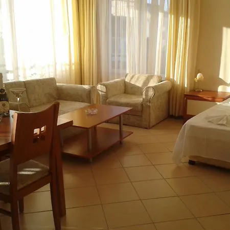 아파트 Family Hotel Megas