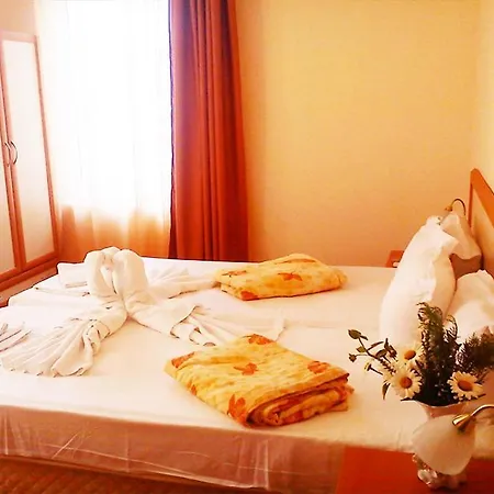Family Hotel Megas شقة