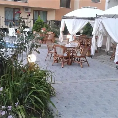 Family Hotel Megas * ساني بيتش
