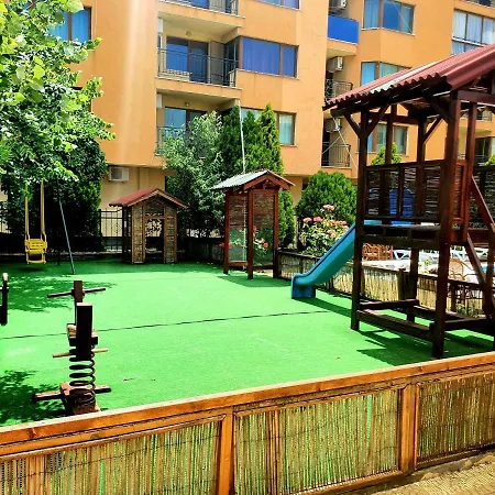 Family Hotel Megas شقة